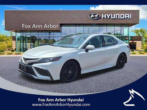 Used 2022 Toyota Camry XSE FWD image 1