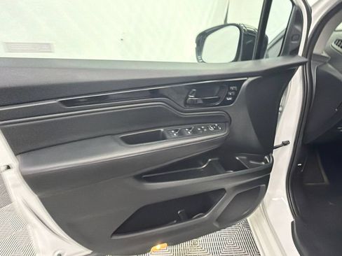 Used 2024 Honda Odyssey Elite image 11