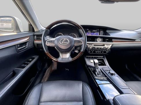 Used 2016 Lexus ES 350 w/ Premium Package w/Wood Trim FWD image 6