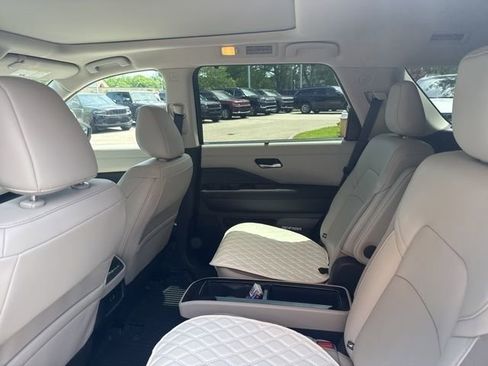 Used 2024 Nissan Pathfinder SL w/ SL Premium Package AWD/4WD image 10