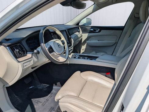 Used 2022 Volvo XC60 B5 Inscription w/ Advanced Package AWD/4WD image 16
