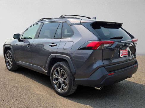 Used 2022 Toyota RAV4 XLE Premium AWD/4WD image 6