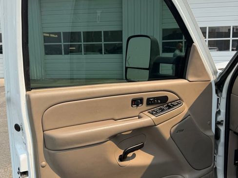 Used 2005 Chevrolet Silverado 2500 LT w/ Heavy-Duty Power Package AWD/4WD image 14