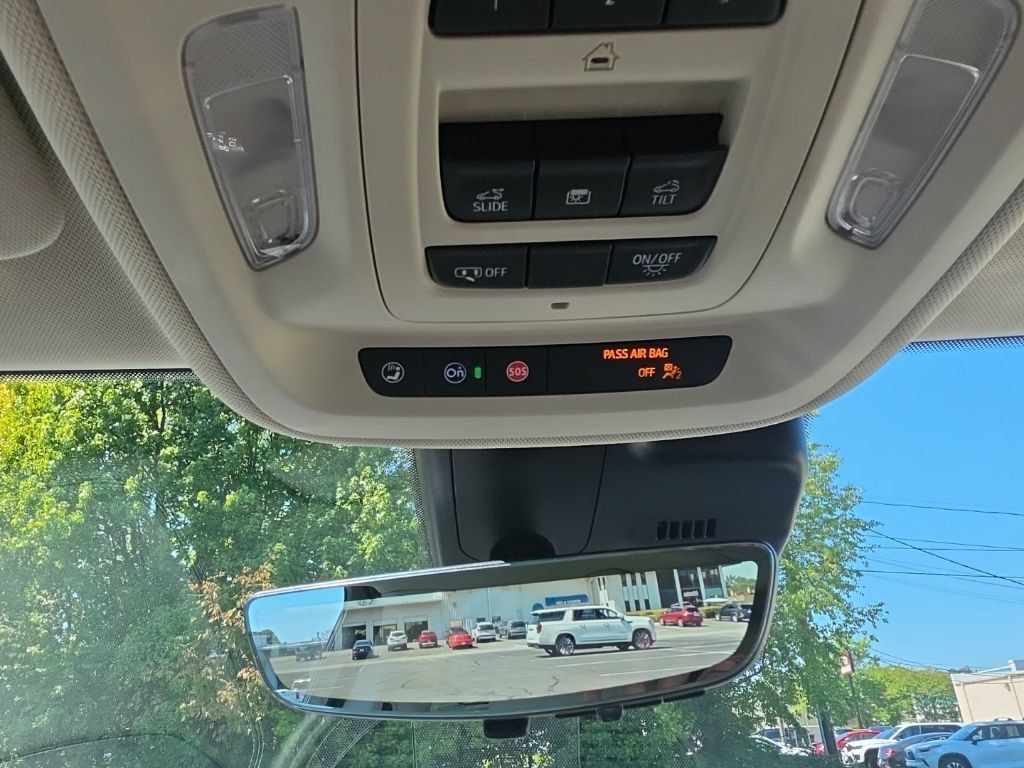 Certified 2022 Buick Envision Avenir w/ Technology Package II AWD/4WD image 28