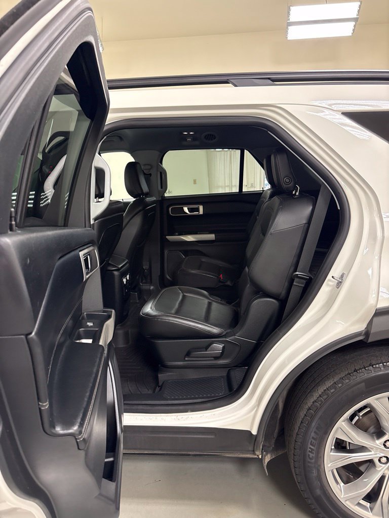 Used 2020 Ford Explorer XLT w/ Equipment Group 202A AWD/4WD image 20
