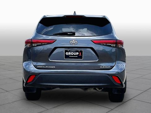 Used 2021 Toyota Highlander XLE AWD/4WD image 5