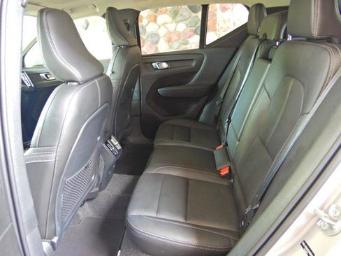 Used 2025 Volvo XC40 B5 Plus image 15