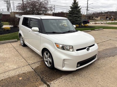 Used 2014 Scion xB image 1