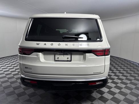 Used 2022 Jeep Wagoneer Series II AWD/4WD image 4