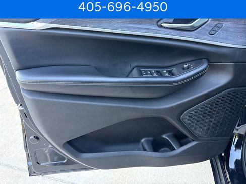 Used 2023 Jeep Grand Cherokee Limited AWD/4WD image 12