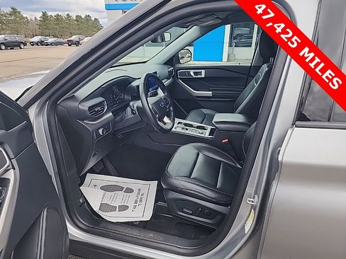 Used 2021 Ford Explorer XLT w/ Equipment Group 202A image 10