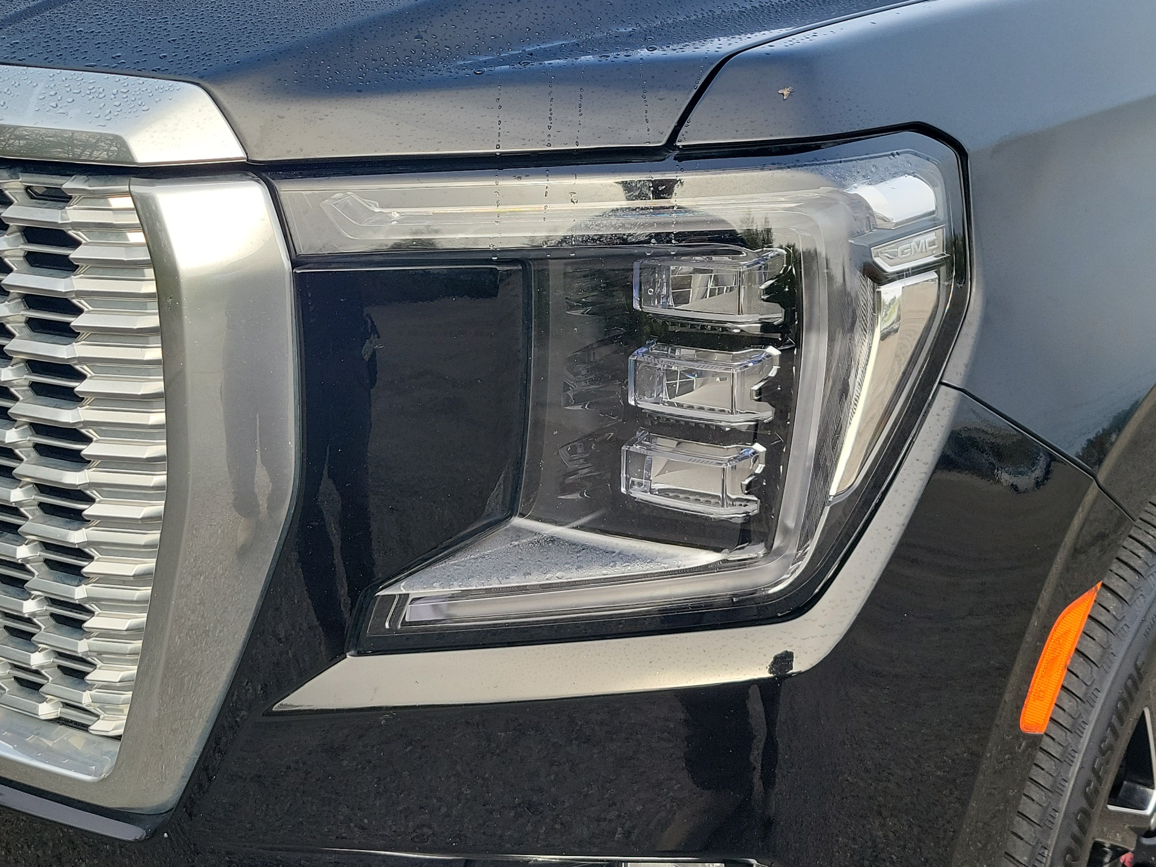 Used 2023 GMC Yukon Denali w/ Denali Reserve Package AWD/4WD image 9
