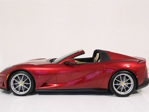 Used 2021 Ferrari 812 GTS RWD image 6