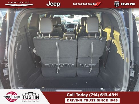 New 2026 Chrysler Pacifica Select FWD image 27