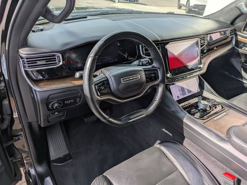 Used 2023 Jeep Grand Wagoneer Series II w/ Premium Group II AWD/4WD image 17