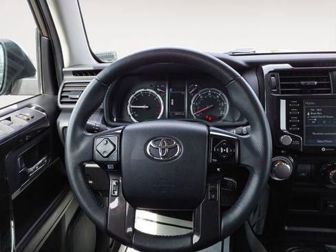 Used 2022 Toyota 4Runner TRD Off-Road Premium AWD/4WD image 12