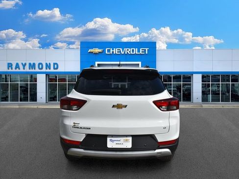 Used 2025 Chevrolet TrailBlazer LT w/ LT Cold Weather Package FWD image 4