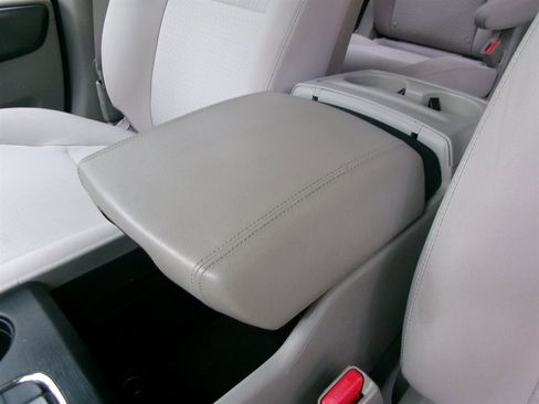 Used 2018 Kia Sedona L image 15