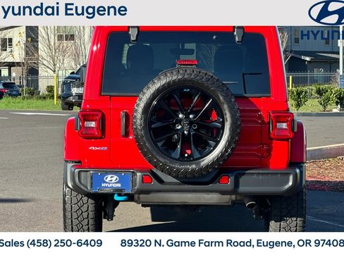 Used 2022 Jeep Wrangler Unlimited Sahara w/ Cold Weather Group image 4