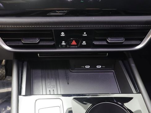 Used 2025 Volkswagen Atlas Cross Sport SE image 11