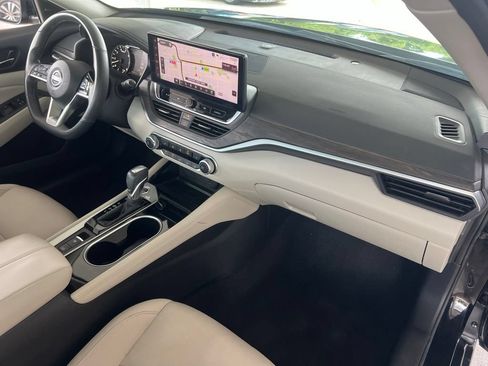 Certified 2024 Nissan Altima 2.5 SV w/ SV Premium Package FWD image 19