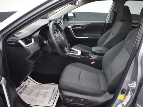 Used 2021 Toyota RAV4 XLE w/ Convenience Package AWD/4WD image 14