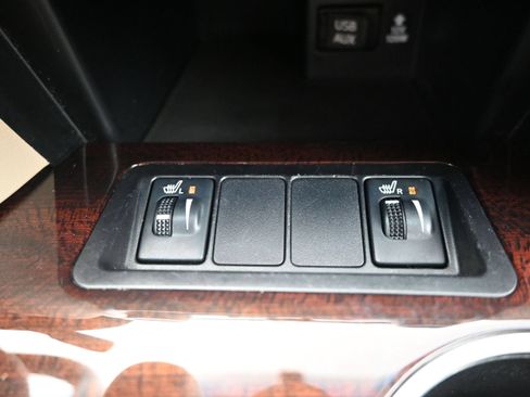 Used 2014 Toyota Camry XLE w/ Leather Package FWD image 21
