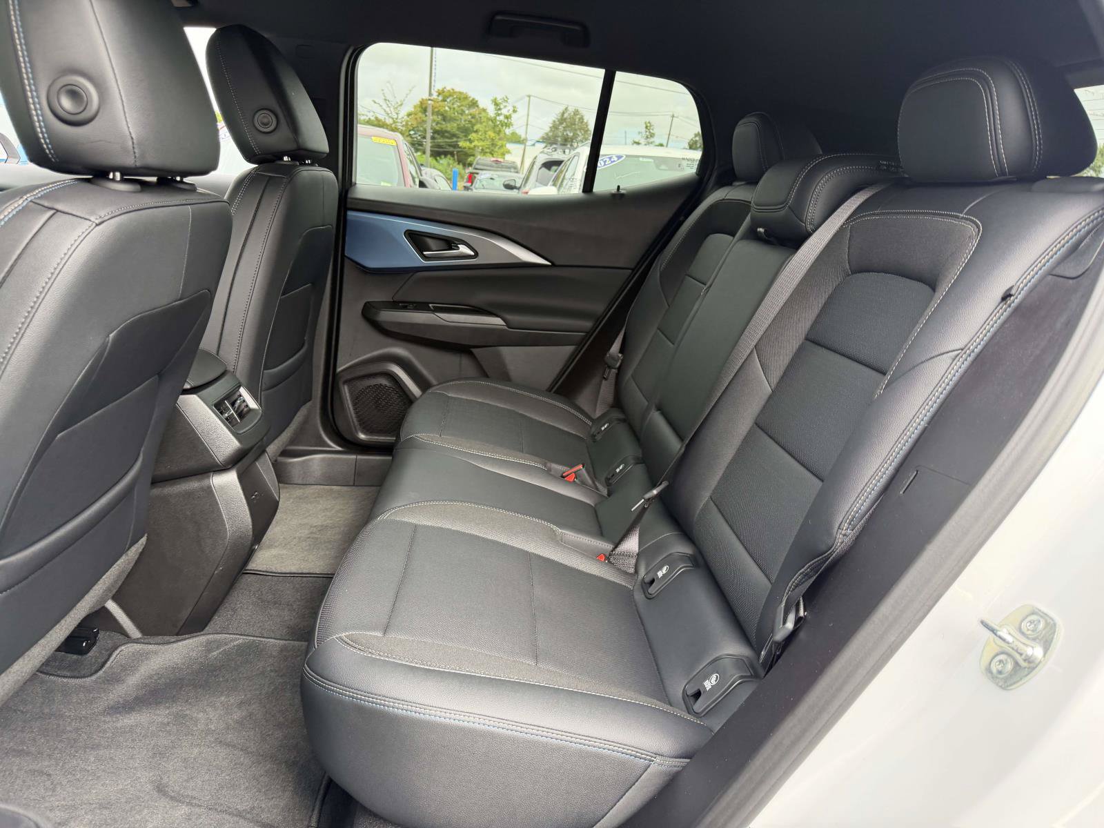 Used 2025 Chevrolet Equinox EV LT w/ Convenience Package FWD image 12