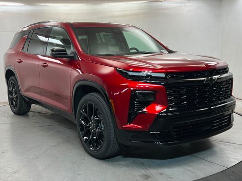 New 2026 Chevrolet Traverse RS w/ LPO, Floor Liner Package AWD/4WD image 8