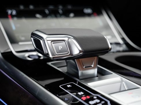 Certified 2025 Audi Q8 Prestige w/ Prestige Package image 25