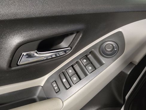 Used 2015 Chevrolet Trax LTZ FWD image 27