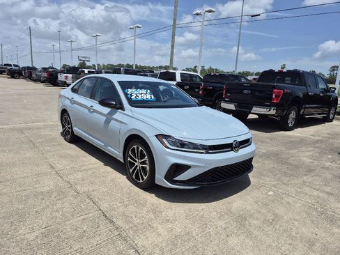 Used 2025 Volkswagen Jetta Sport FWD image 14