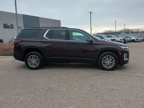 Used 2023 Chevrolet Traverse LT image 9