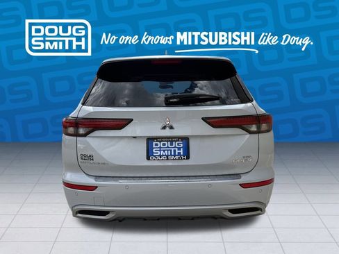 New 2025 Mitsubishi Outlander SEL image 3