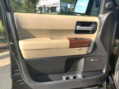 Used 2017 Toyota Sequoia Platinum AWD/4WD image 17