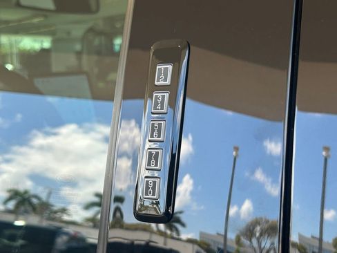 Used 2023 Ford F150 Lightning Platinum image 18