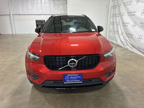 Used 2021 Volvo XC40 T5 R-Design w/ Advanced Package image 2