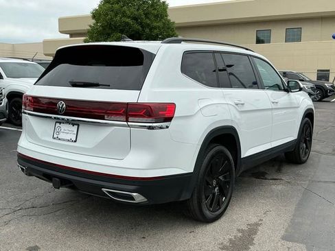 Certified 2025 Volkswagen Atlas SE w/ Panoramic Sunroof Package FWD image 3