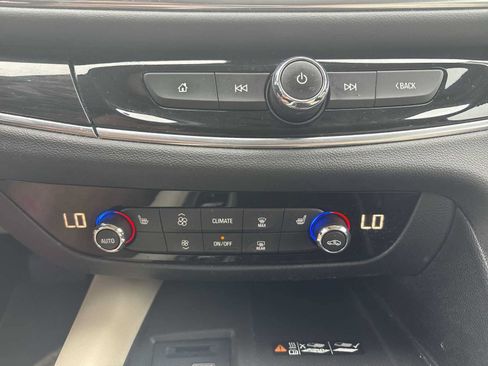 Used 2022 Buick Enclave Essence w/ Sport Touring Edition FWD image 18