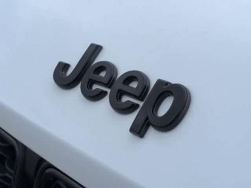Used 2024 Jeep Grand Cherokee Limited w/ Luxury Tech Group II AWD/4WD image 12