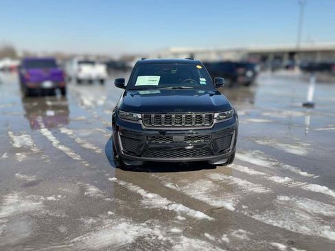 New 2026 Jeep Grand Cherokee Altitude image 2