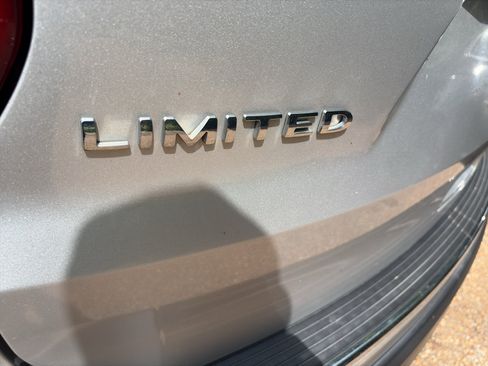 Used 2019 Ford Explorer Limited w/ Class III Trailer Tow Package FWD image 5