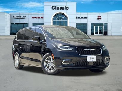 New 2026 Chrysler Pacifica Select