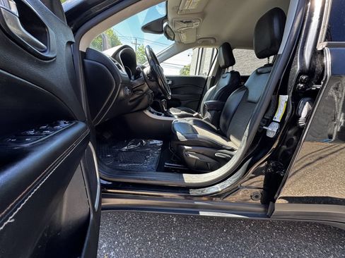 Used 2019 Jeep Compass Latitude w/ Cold Weather Group AWD/4WD image 11