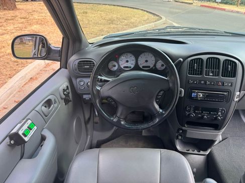 Used 2004 Dodge Grand Caravan SXT w/ Premium Group FWD image 22