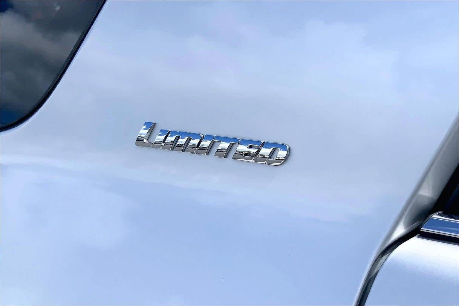 Used 2023 Toyota 4Runner Limited RWD image 7
