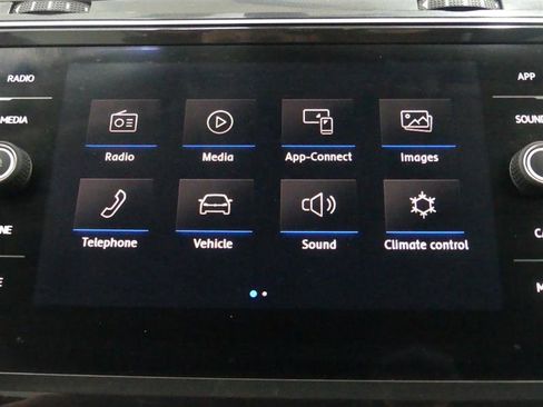 Used 2019 Volkswagen Tiguan SE image 40