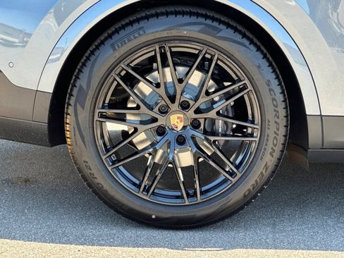 New 2026 Porsche Cayenne Coupe AWD/4WD image 44