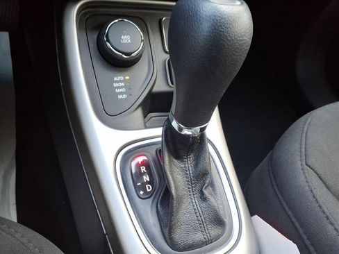 Used 2018 Jeep Compass Sport w/ Tech Group image 21