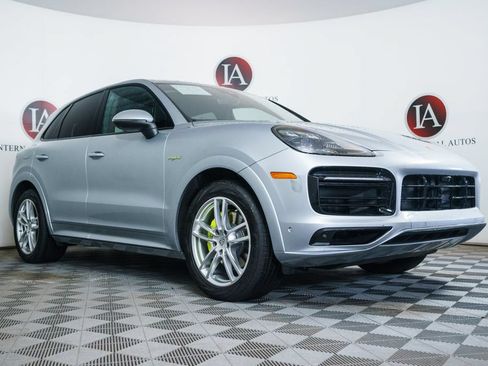 Used 2023 Porsche Cayenne AWD/4WD image 1